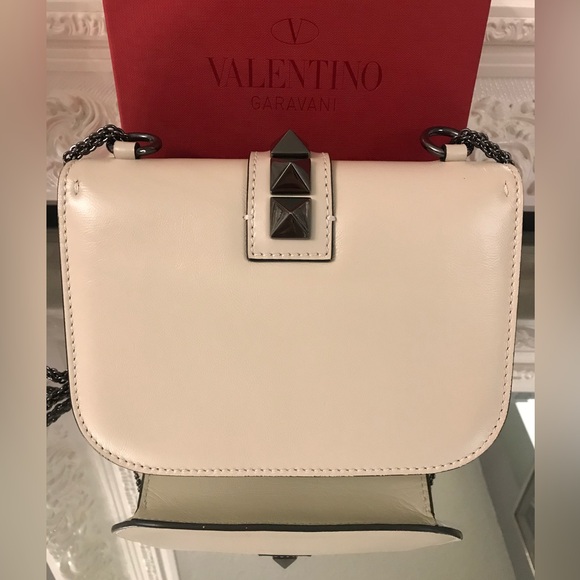 Authentic Valentino Garavani Glam Lock Small Studded Leather Shoulder Bag Cream - Picture 4 of 9